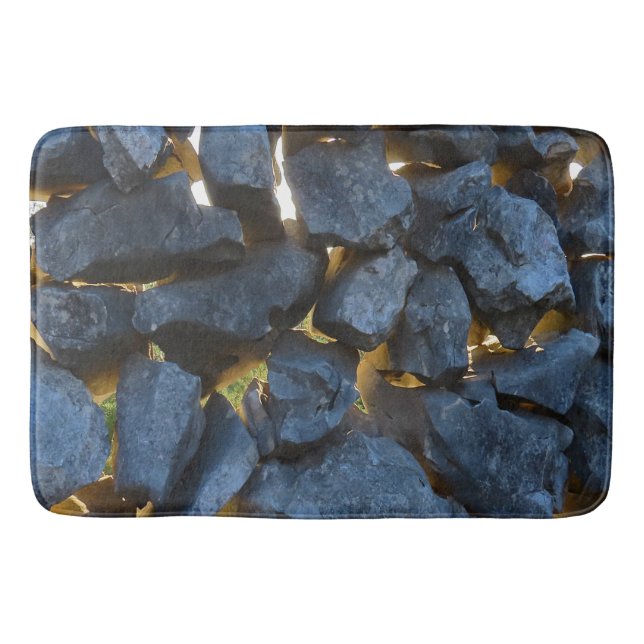 Eine Steinmauer im kroatischen Stil Badematte (Vorderseite)