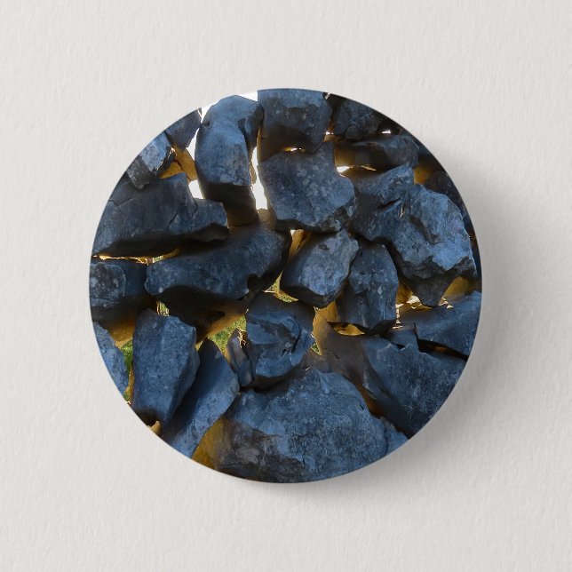 Eine Steinmauer im kroatischen Stil Button (Vorderseite)