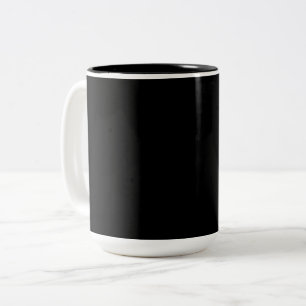 Eine strukturierte schwarze Oberfläche mit feinem Zweifarbige Tasse