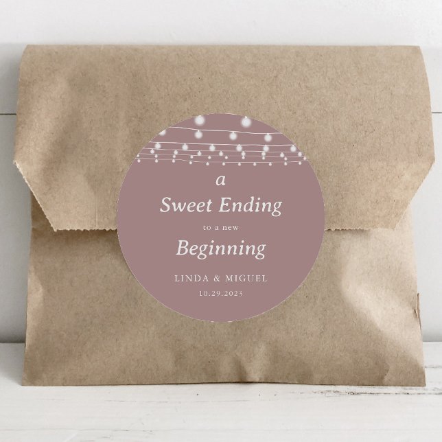 Eine süße Hochzeit für einen neuen Anfang Runder Aufkleber (Von Creator hochgeladen)