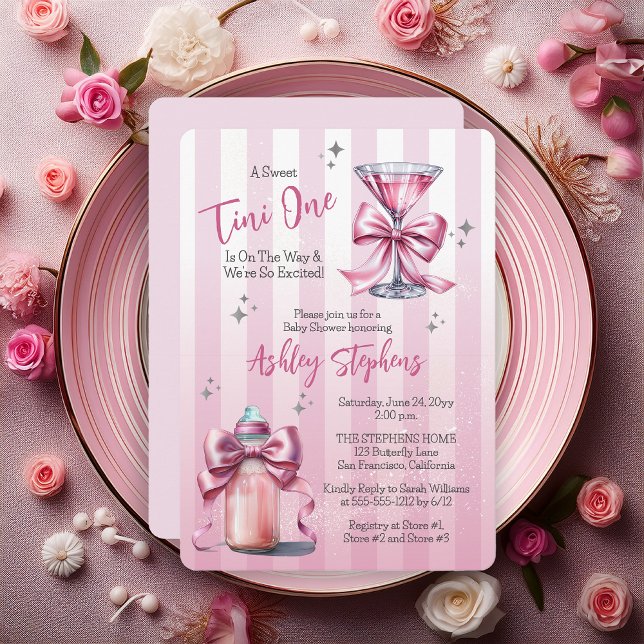 Eine süße Tini-One-Pink-Coquette-Girl-Babydusche Einladung ("A Sweet Tini One Is On the Way . . ." Coquette Bows Martini | Bottle Girl Baby Shower Invitation)
