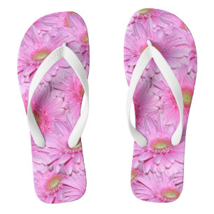 Eine Symphonie aus rosa Gerbera, Flip Flops
