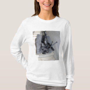 Eine Talon 3B Robotereinheit, die einen Flug des A T-Shirt