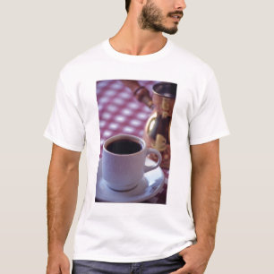 Eine Tasse arabischen Kaffee. Syrien. Die Mitte T-Shirt
