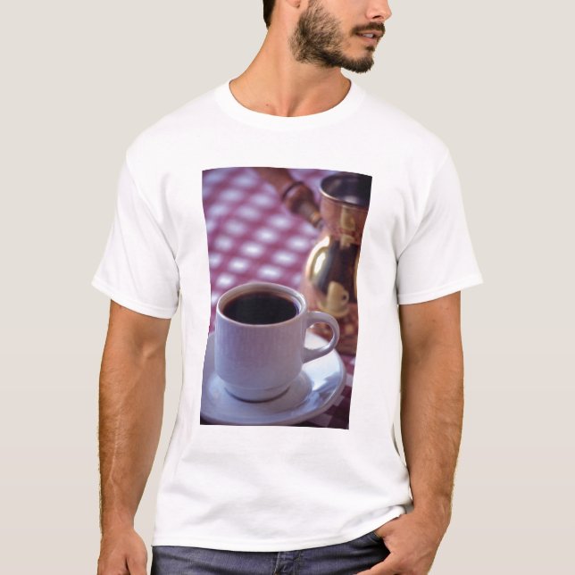 Eine Tasse arabischen Kaffee. Syrien. Die Mitte T-Shirt (Vorderseite)