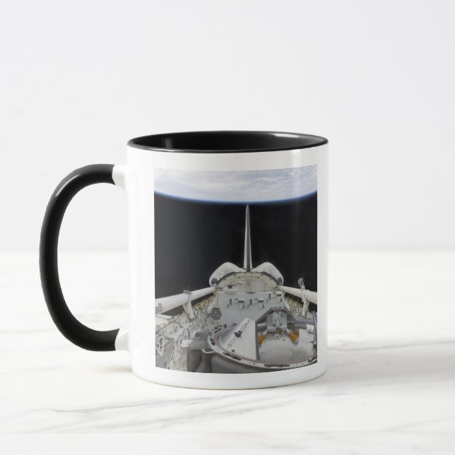 Eine teilweise Sicht auf den Space Shuttle Tasse (Links)