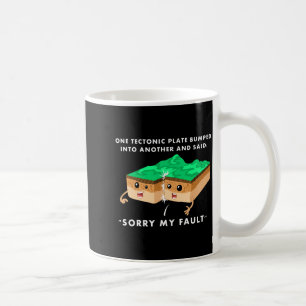 Eine tektonische Platte stieß gegen ein anderes T- Kaffeetasse