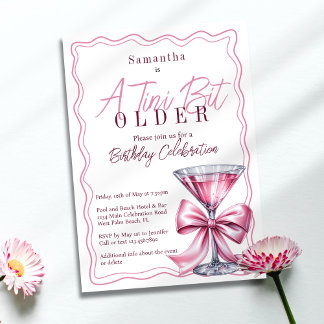 Eine Tini Bit Ältere Pink Bow Martini Geburtstagsp Einladung