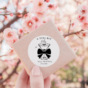 Eine tini Bit Older Martini Geburtstagsparty Runder Aufkleber