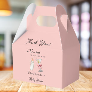 Eine Tini-Dusche befindet sich auf dem Weg zur ros Geschenkschachtel