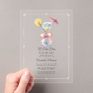 Eine Tini ist auf dem Weg Martini Baby Shower Acryleinladungen