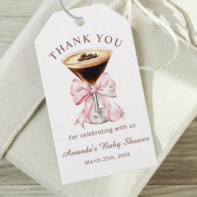 Eine Tini One Espresso Martini Rosa Schleife Babyp Geschenkanhänger (A tini one is on the way pink coquette bow baby shower favor gift tag)
