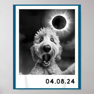 Eine totale Sonnenfinsternis Goldendoodle-Hund Poster