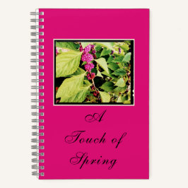 Eine Touch des Spiral-Notebooks im Frühjahr Notizbuch