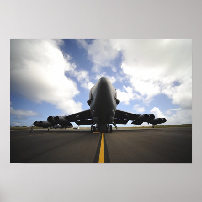 Eine US-Crew zur Aufrechterhaltung der Luftwaffe Poster (Vorne)