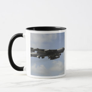 Eine US-Luftwaffe B-52 Stratofestung im Flugzeug Tasse
