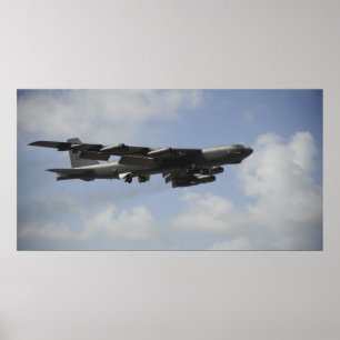 Eine US-Luftwaffe B-52 Stratofortress im Flug Poster