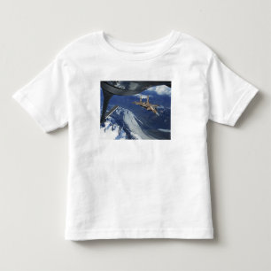 Eine US-Luftwaffe F-15C Eagle, das sich in Kleinkind T-shirt