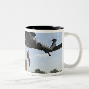 Eine US-Luftwaffe Pararescuemen Zweifarbige Tasse