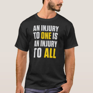 EINE VERLETZUNG BIS EINE T-Shirt