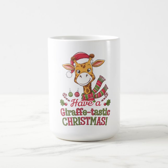 Eine verspielte Weihnachtsgiraffe Kaffeetasse (Mittel)