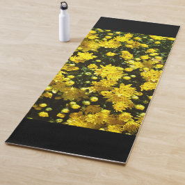Eine Vielzahl gelber Mums Yogamatte