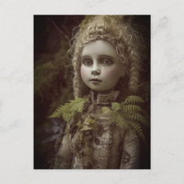 Eine Vintage Porzellanpuppe war im Wald verloren Postkarte