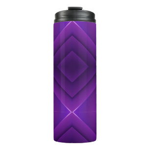 Eine violette Reisetasche mit einem schlanken schw Thermosbecher