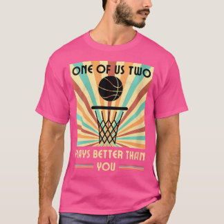 Eine von uns zwei spielt besser als du Basketb T-Shirt