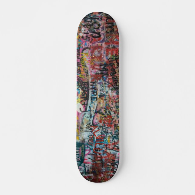 eine Wand voller Graffiti Skateboard (Vorne)