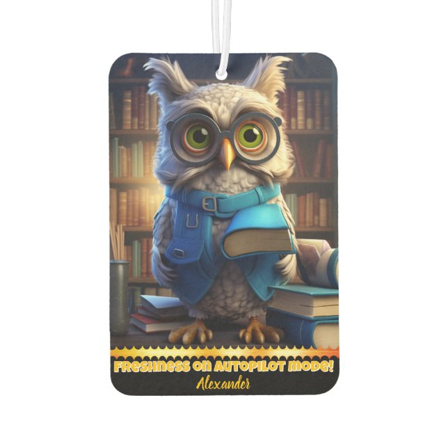Eine weise Eule umgeben von Büchern in einer gemüt Autolufterfrischer (Rückseite)