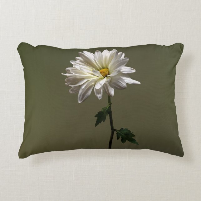 Eine weiße Daisy Dekokissen (Vorderseite)