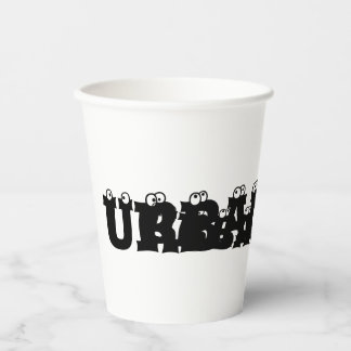 Eine weiße Trandydesign-Tasse mit "URBANGLAN" Pappbecher