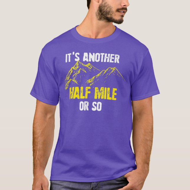 Eine weitere halbe Meile oder so lustige Wandertou T-Shirt (Vorderseite)