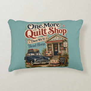Eine weitere Quiltshop-Vintage-Cottage-Szene Dekokissen
