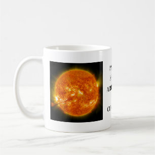 Eine weitere Reise um die Sonne abgeschlossen. Tas Kaffeetasse