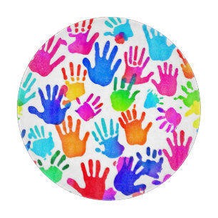 Eine Welt der Hände in Farbe Schneidebrett