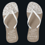 Eine wenig Leckerei für Ihre tanzende Fuß-Leinwand Flip Flops<br><div class="desc">Feiern Sie in der Art mit diesen trendy Hochzeit umdrehen Reinfälle. Dieser Entwurf ist einfach,  mit Ihrer eigenen Benennung zu personifizieren und Ihre Gäste werden begeistert,  wenn sie diese fabelhafte Gastgeschenke empfangen.</div>