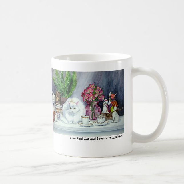 Eine wirkliche Katze und einiges Tasse (Rechts)