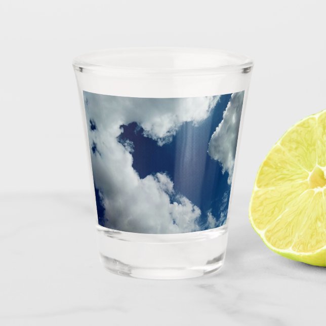 Eine Wolkenkurve Schnapsglas (Vorderseite)
