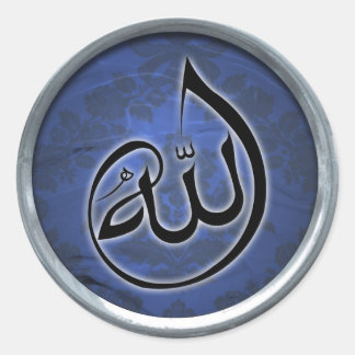 Eine wunderschöne Allah-Kalligraphie auf blauem Hi Runder Aufkleber