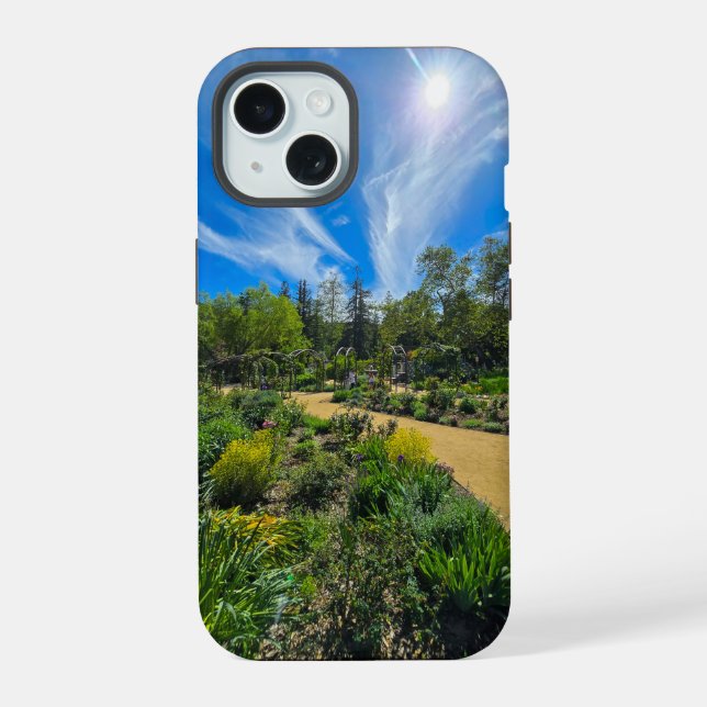 eine wunderschöne Frühlingslandschaft im Garten iPhone 15 Hülle (Rückseite)