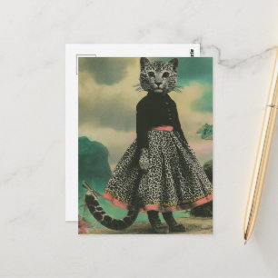 Eine wunderschöne große Katze in einem Kleid mit g Postkarte
