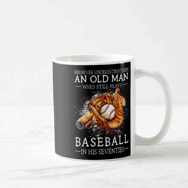Einen alten Mann, der Baseball spielt, unterschätz Kaffeetasse (Rechts)