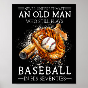 Einen alten Mann, der Baseball spielt, unterschätz Poster