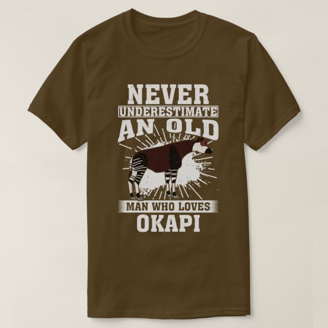 Einen alten Mann, der Okapis Lieben hat, nie unter T-Shirt (Design vorne)