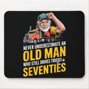 Einen alten Mann unterschätzen, der Lastwagen fähr Mousepad