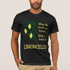 Einen Stapel Limoncello Lemon Lemon Likör erstelle T-Shirt