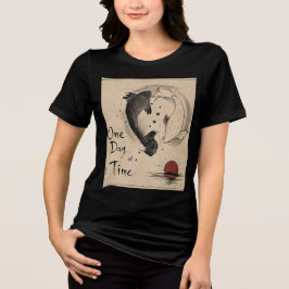 Einen Tag nach dem anderen Yin Yang Koi Fisch Ästh Tri-Blend Shirt