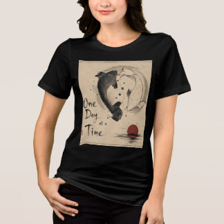 Einen Tag nach dem anderen Yin Yang Koi Fisch Ästh Tri-Blend Shirt